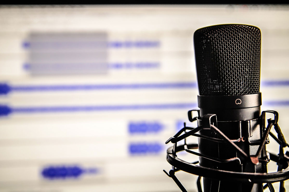 microphone in front of recording software